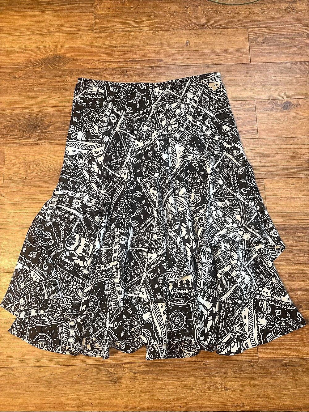 Women's Abstract A-Line Skirt in Black & White Like New